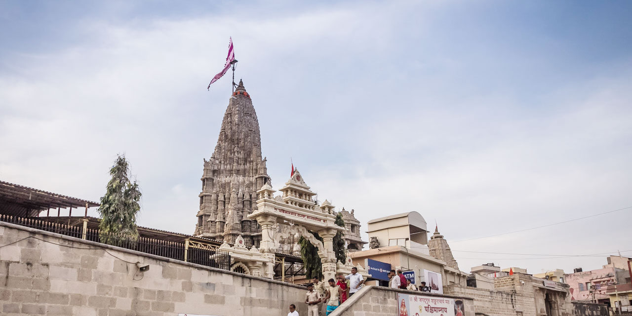Dwarkadhish Temple Mathura (Timings, History, Entry Fee, Images, Aarti, Location & Phone) 