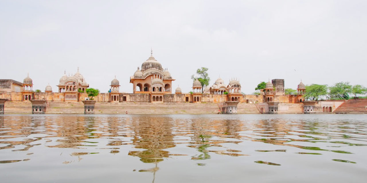 Kusum Sarovar Mathura (Entry Fee, Timings, History, Built by, Images & Location)
