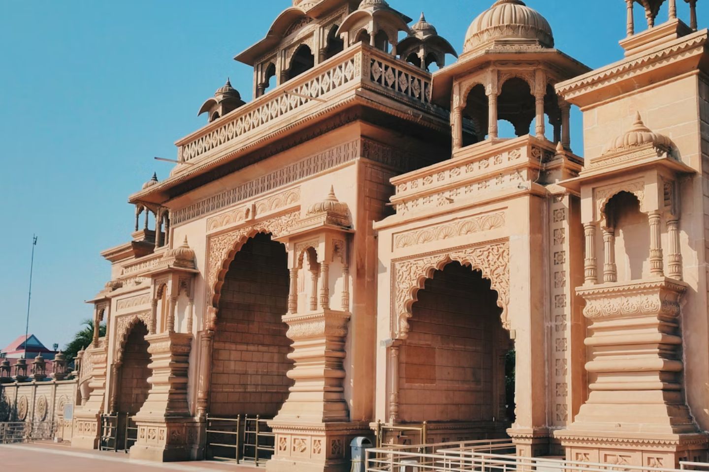 Lucknow to Agra Mathura Vrindavan Tour Packages