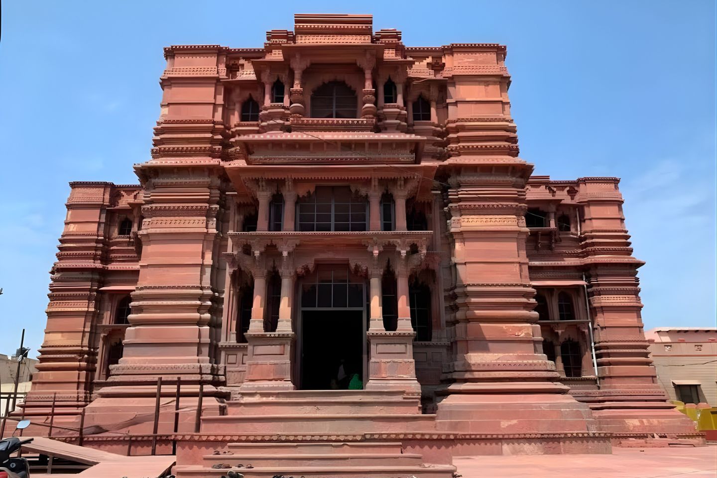 Govind Dev ji Vrindavan (Timings, History, Entry Fee, Images, Aarti, Location & Phone) 