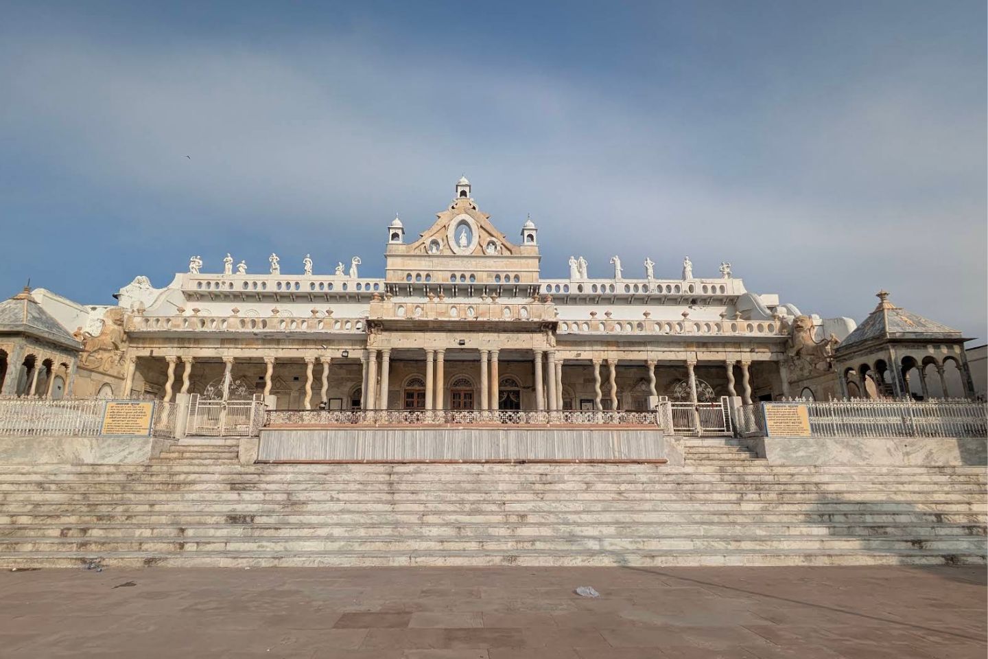 Shahji Temple Vrindavan (Timings, History, Entry Fee, Images, Aarti, Location & Phone) 